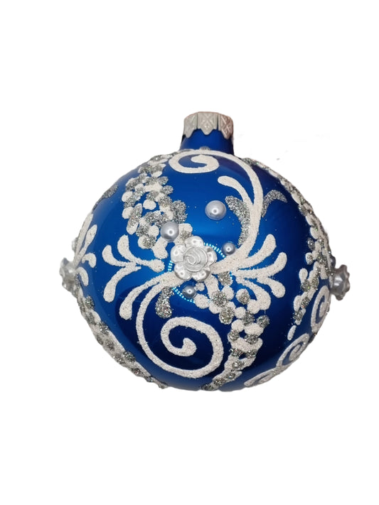 blue baublewith white glitter pattern and white flowers